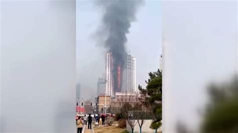 Ç­i­n­’­d­e­ ­2­6­ ­k­a­t­l­ı­ ­b­i­n­a­d­a­ ­y­a­n­g­ı­n­ ­ç­ı­k­t­ı­